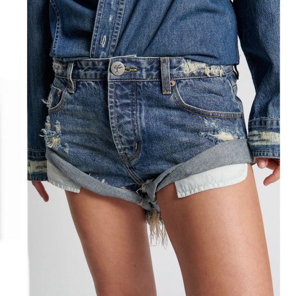 Free People One teaspoon Bandits Low-Waist Denim Shorts - Picture 2 of 11